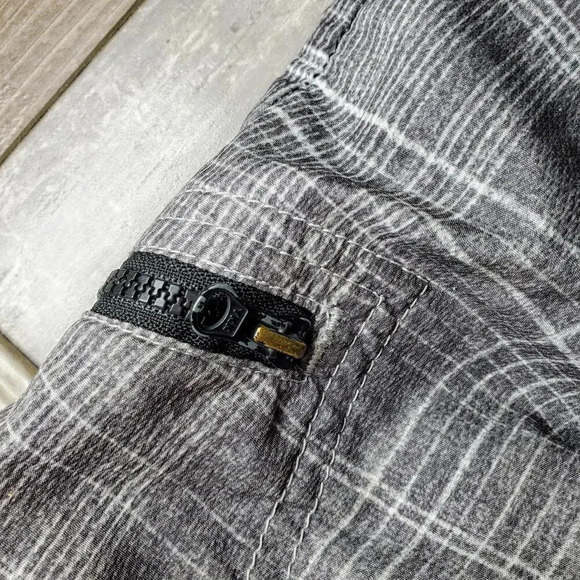 Lee Boys' Dungarees Grafton Cargo Short Gray and White Plaid Size 8 Regular - Picture 7 of 16